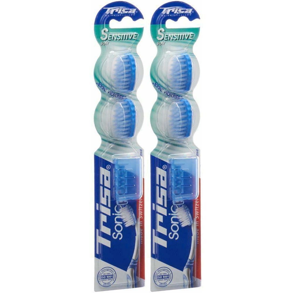 Zwei Zahnbürsten in Verpackung. Blaue und weiße Borsten. Marke: Trisa Sonic. Aufschrift: Sensitive.