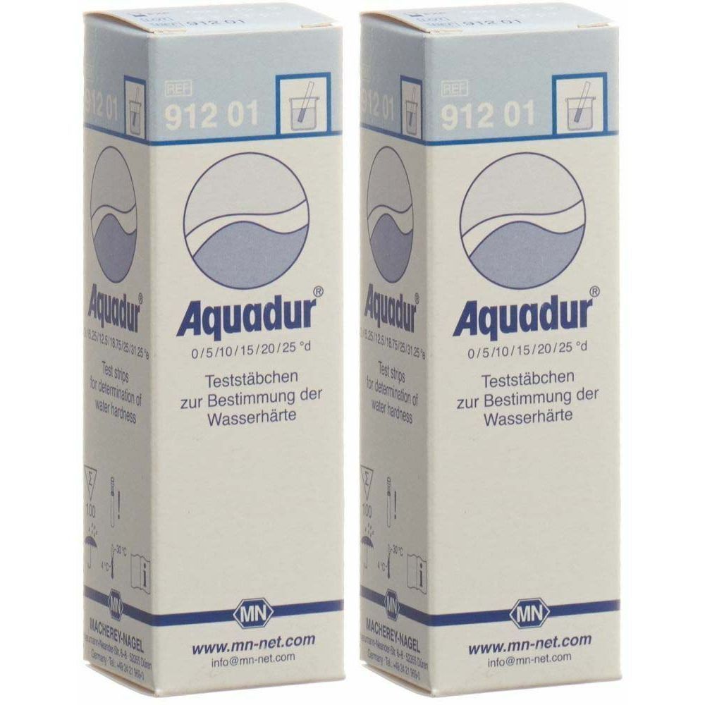 Zwei Schachteln Aquadur Teststäbchen. Aufschrift: Teststäbchen zur Bestimmung der Wasserhärte. Logo und Website-Adresse des Herstellers.