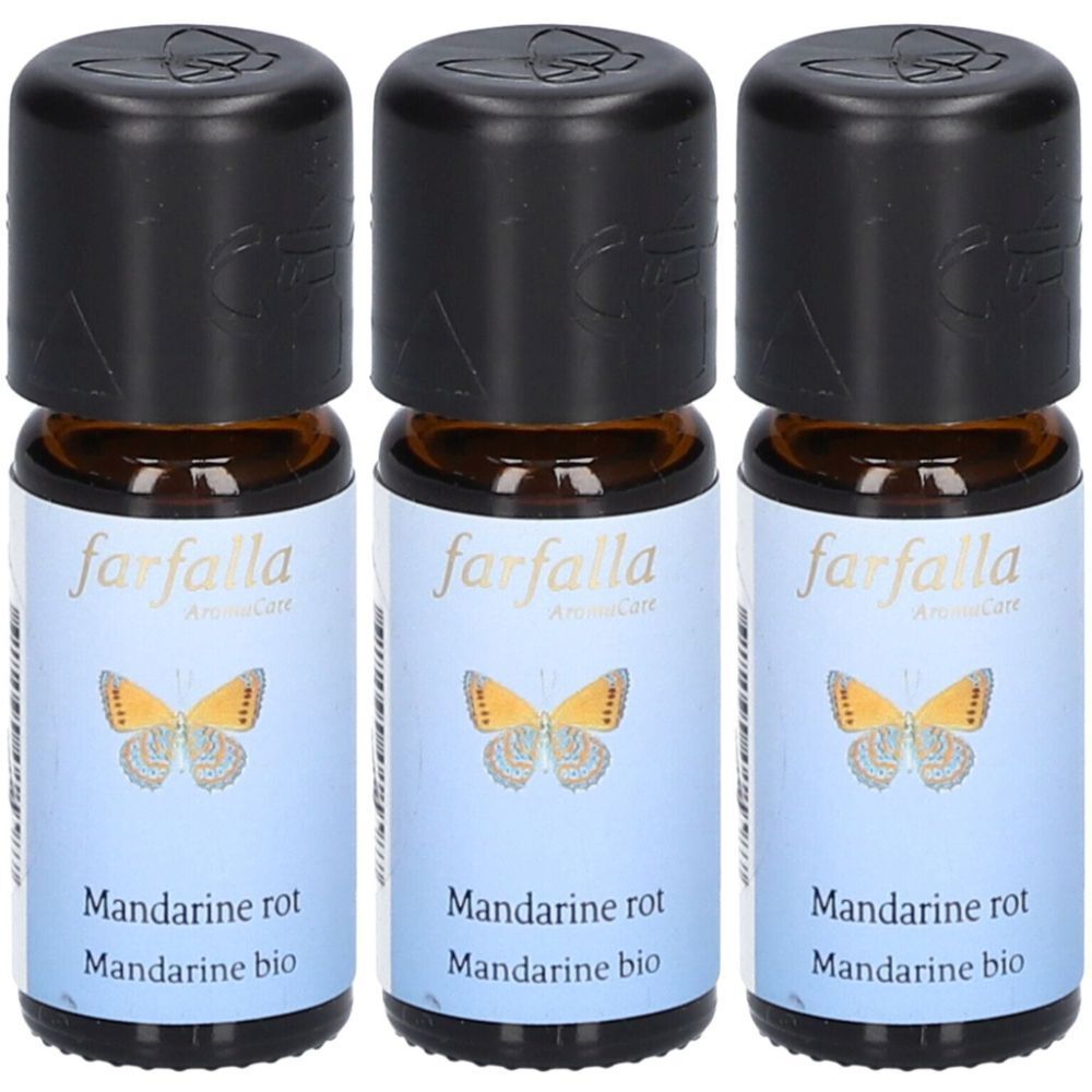 Drei kleine braune Glasflaschen mit schwarzem Deckel. Auf Etiketten: farfalla, Mandarine rot, Mandarine bio. Abbildung eines Schmetterlings.