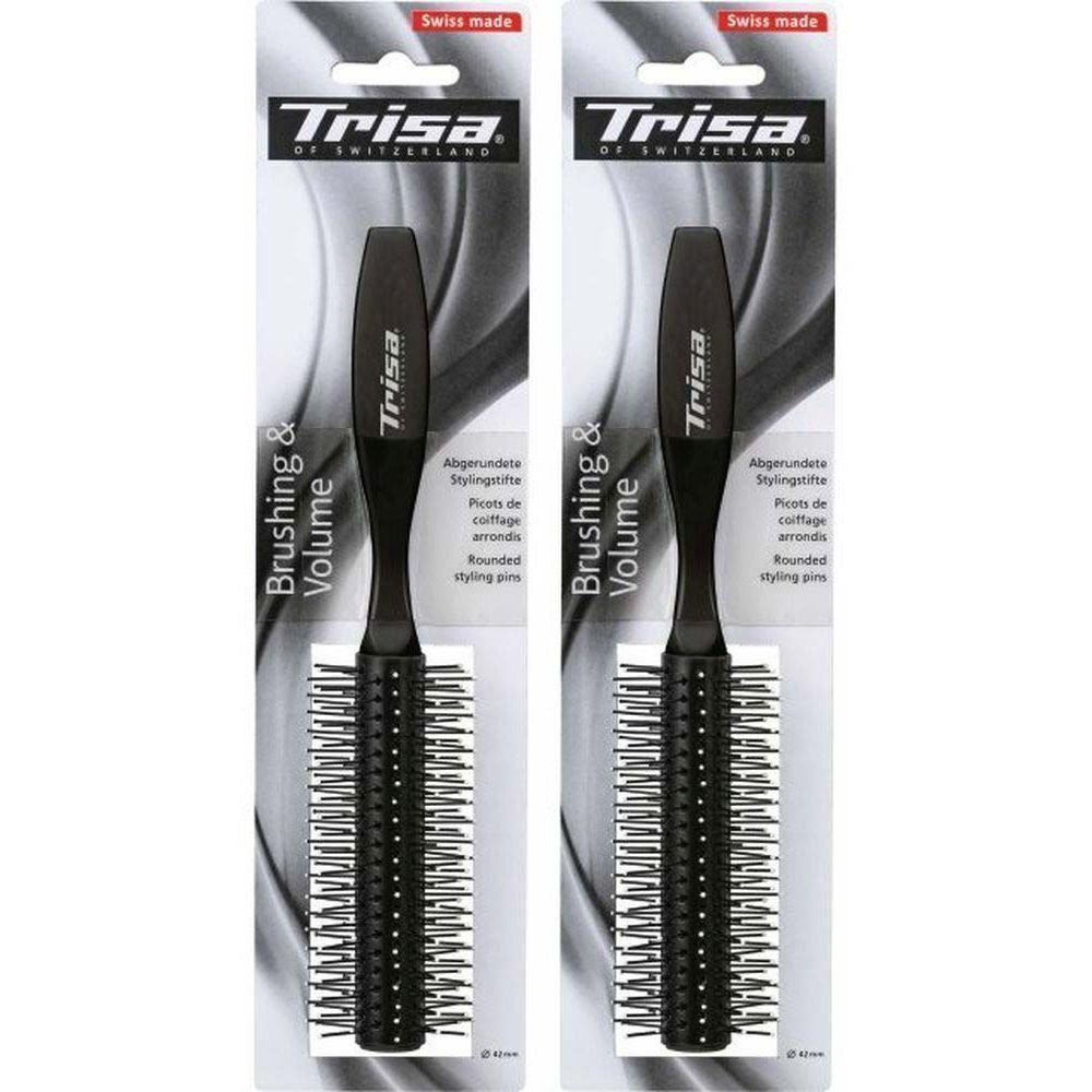 Zwei Rundbürsten in Verpackung. Schwarzer Griff, Borsten. Aufschrift: Trisa, Brushing & Volume, Swiss made.