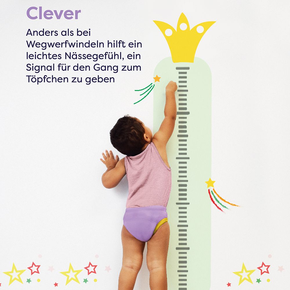 Kind an einer Messlatte. Text: Clever. Hilft ein leichtes Nässegefühl, ein Signal für den Gang zum Töpfchen zu geben.
