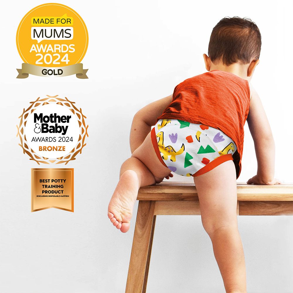 Kind mit Lernhöschen. Auszeichnungen: Made for Mums Awards 2024 Gold, Mother & Baby Awards 2024 Bronze.