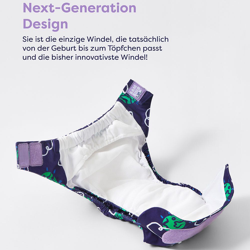 Offene Stoffwindel mit blauem Muster. Text: Next-Generation Design. Marke: Bambino Mio.