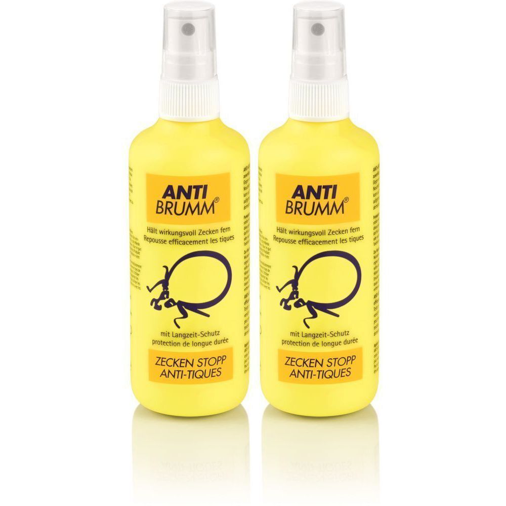 Zwei gelbe Sprühflaschen mit weißem Sprühkopf. Aufschrift "ANTI BRUMM" und "ZECKEN STOPP".