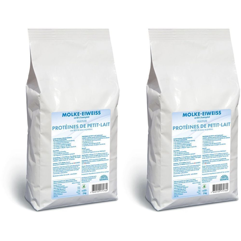 Zwei weiße Beutel mit MOLKE-EIWEISS und PROTEINES DE PETIT-LAIT Aufdruck. Aufkleber mit Produktinformationen und Barcode.