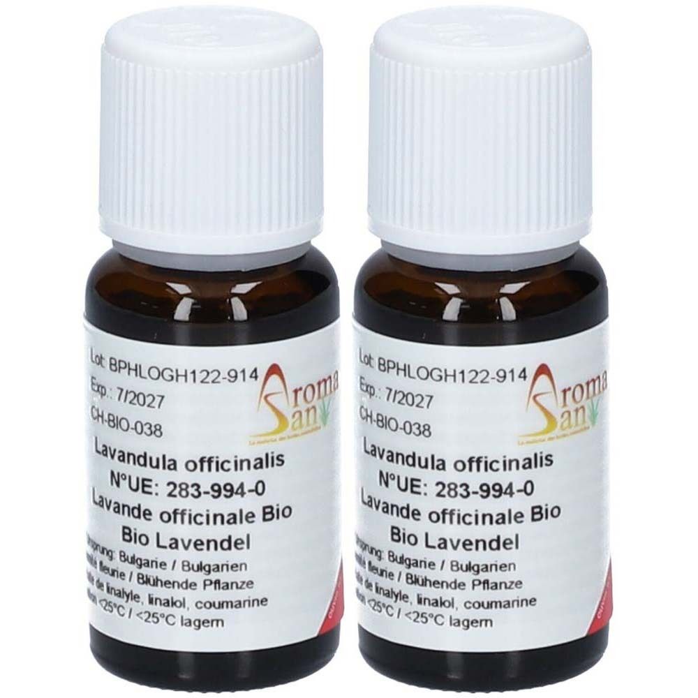 Zwei kleine braune Glasflaschen mit weißen Verschlüssen. Etiketten mit Text: Lavandula officinalis, Bio Lavendel, Aromasan.