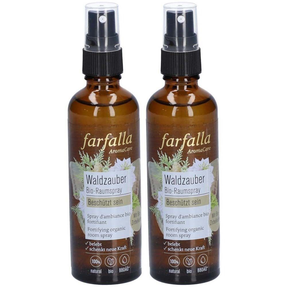 Zwei braune Glasflaschen mit Sprühkopf. Aufschrift: farfalla, Waldzauber Bio-Raumspray. Zertifizierungen: 100% natural, bio, BDIH.