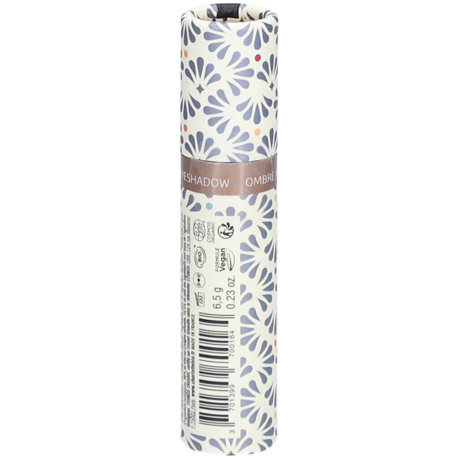 Emballage cylindrique à motifs floraux. Texte: EYESHADOW OMBRE. Logo Charlotte Bio. Label Vegan. Code-barres et informations produit.