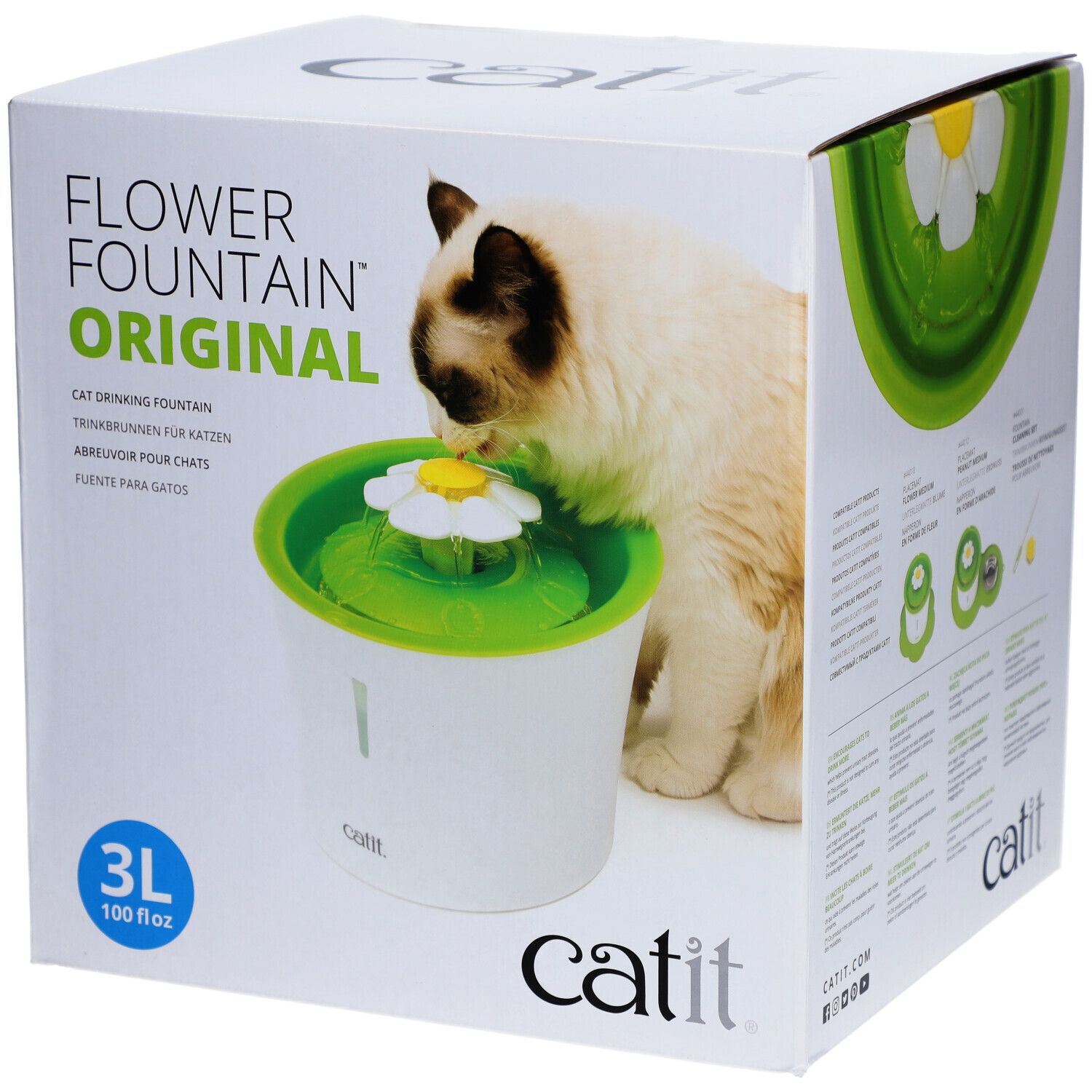 Verpackung der Catit Blumentrinkbrunnen. Ein Kätzchen trinkt aus dem Brunnen. Der Brunnen ist weiß und grün. Auf der Verpackung steht "Flower Fountain Original".
