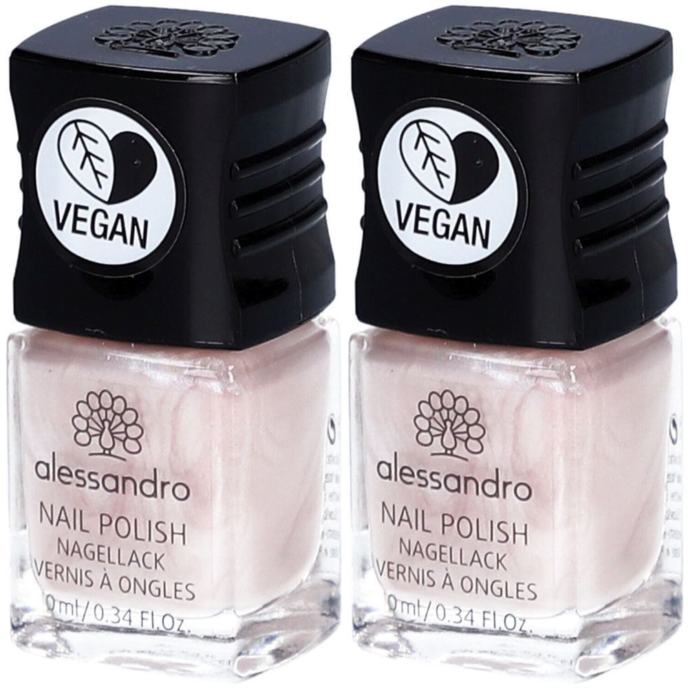 Zwei Flakons Nagellack, Marke alessandro. Rosa schimmernde Farbe, schwarzer Deckel mit Vegan-Siegel. Aufschrift: Nail Polish, Nagellack, Vernis à Ongles.