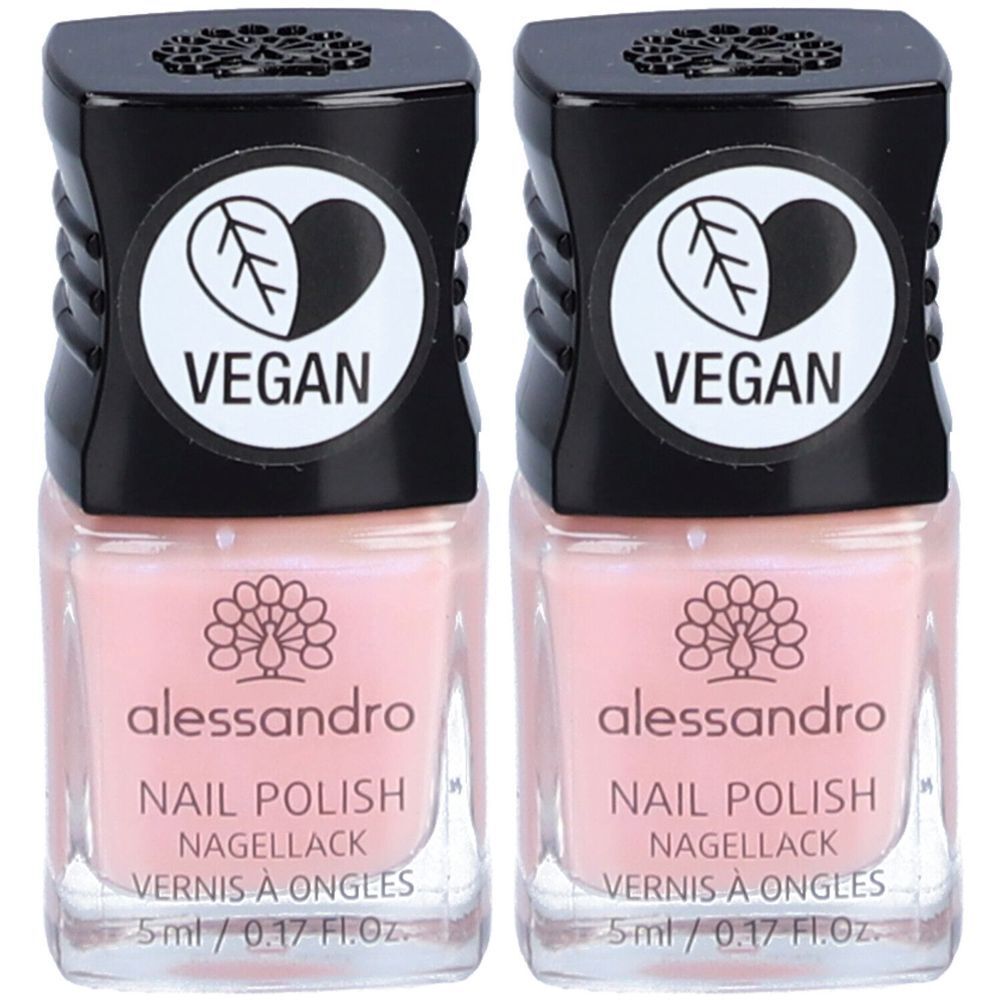 Zwei Flaschen Nagellack von alessandro. Rosa Farbe, schwarzer Deckel mit Vegan-Logo. Aufschrift: Nail Polish, 5ml.