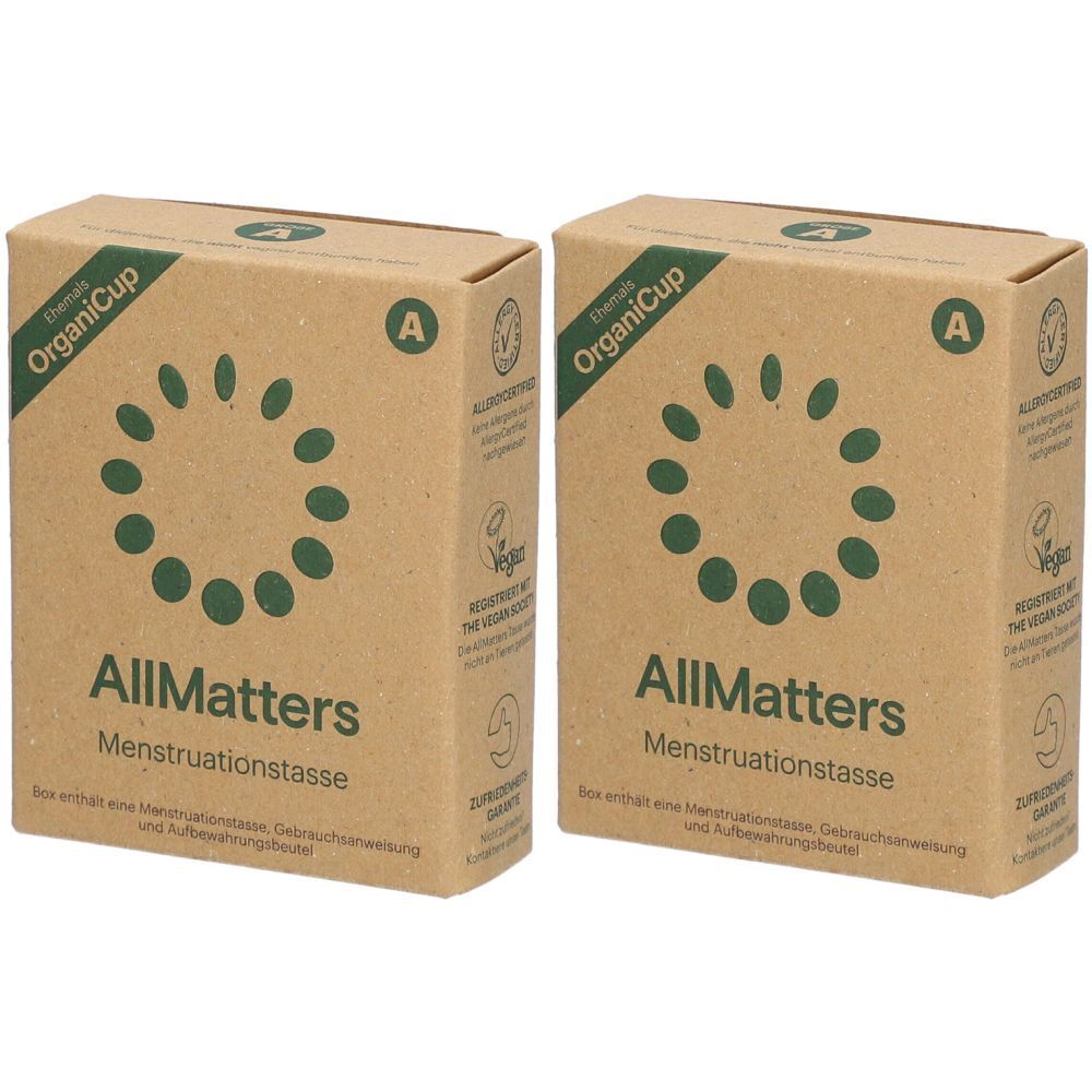 Zwei rechteckige Kartons aus braunem Karton. Aufdrucke: OrganiCup, AllMatters, Menstruationstasse. Vegan-Siegel.