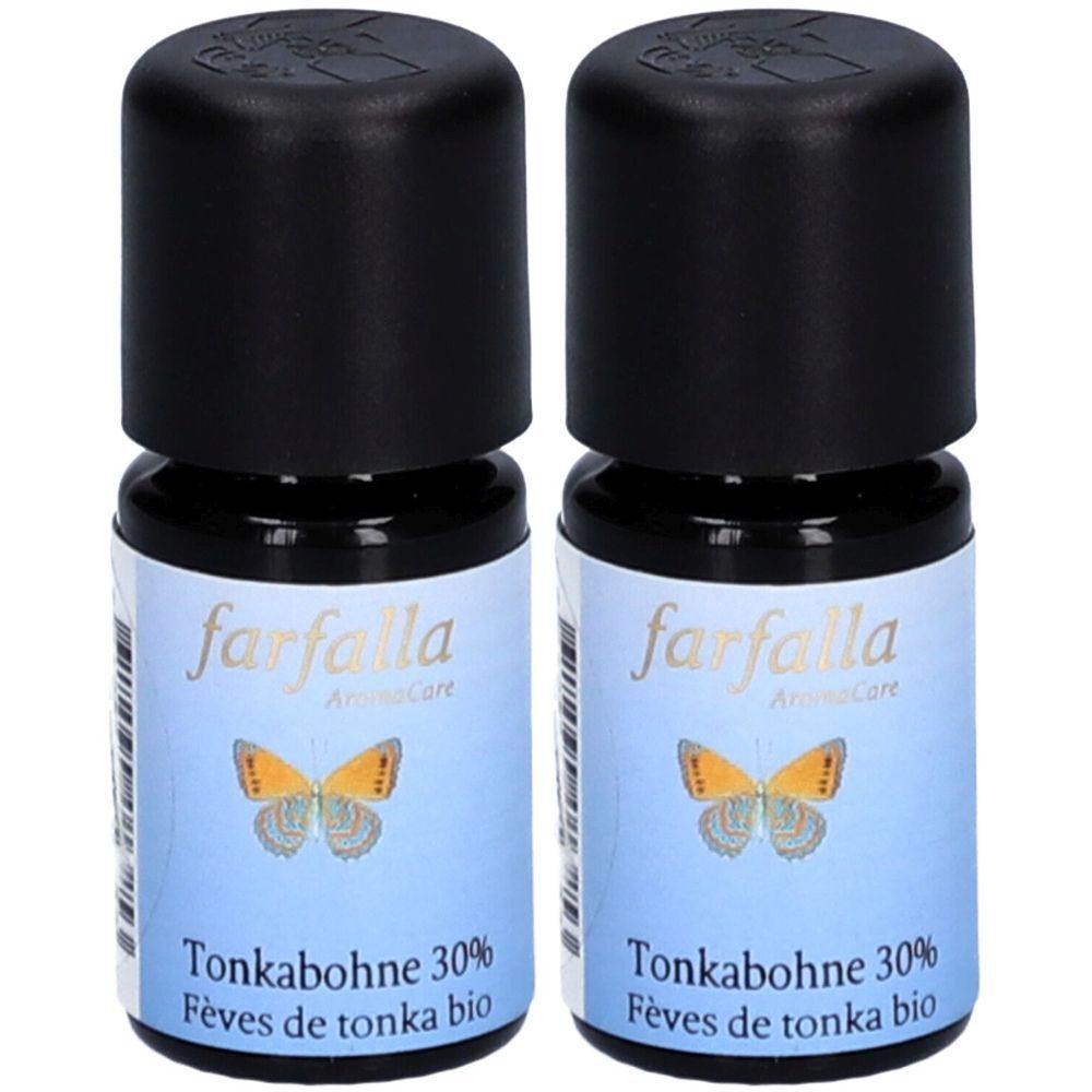 Twee kleine flesjes met zwarte dop. Labels: "farfalla AromaCare", "Tonkabohne 30%" en "Fèves de tonka bio".