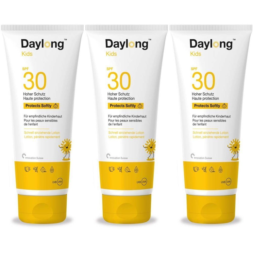 Drei Tuben Sonnenlotion mit SPF 30. Weiß-gelbe Verpackung, Text: Daylong Kids, Hoher Schutz, Protects Softly.