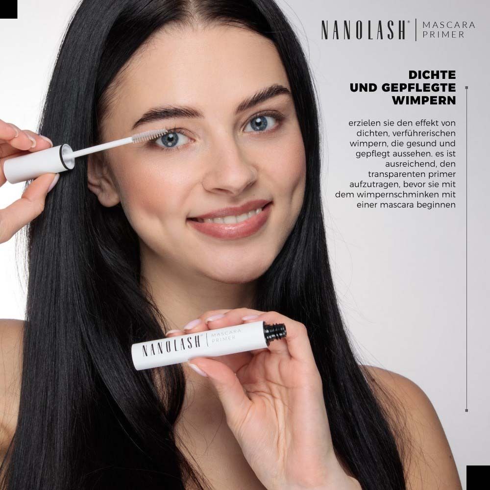 Frau hält Mascara Primer und Bürste. Beschriftung: NANOLASH, Mascara Primer. Frau lächelt.