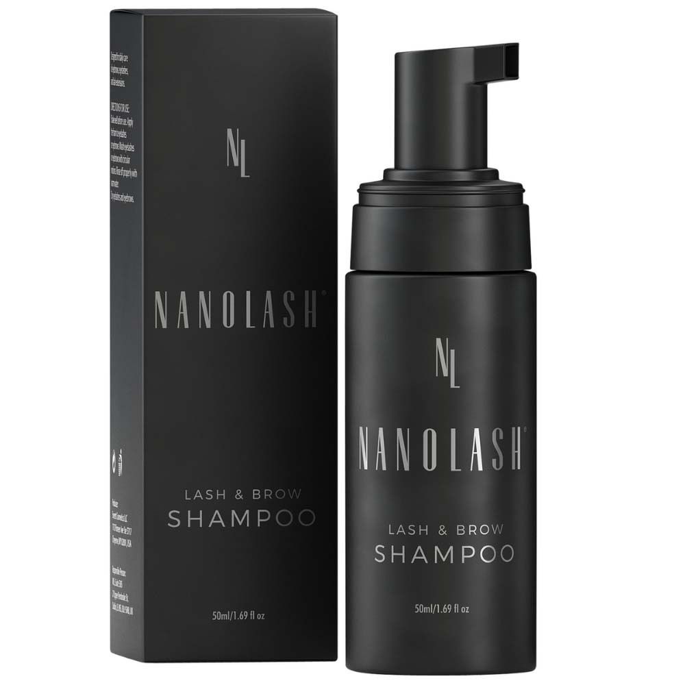 Schwarze Flasche und Verpackung mit "NANOLASH" und "LASH & BROW SHAMPOO" Schriftzug. 50ml/1.69 fl oz.