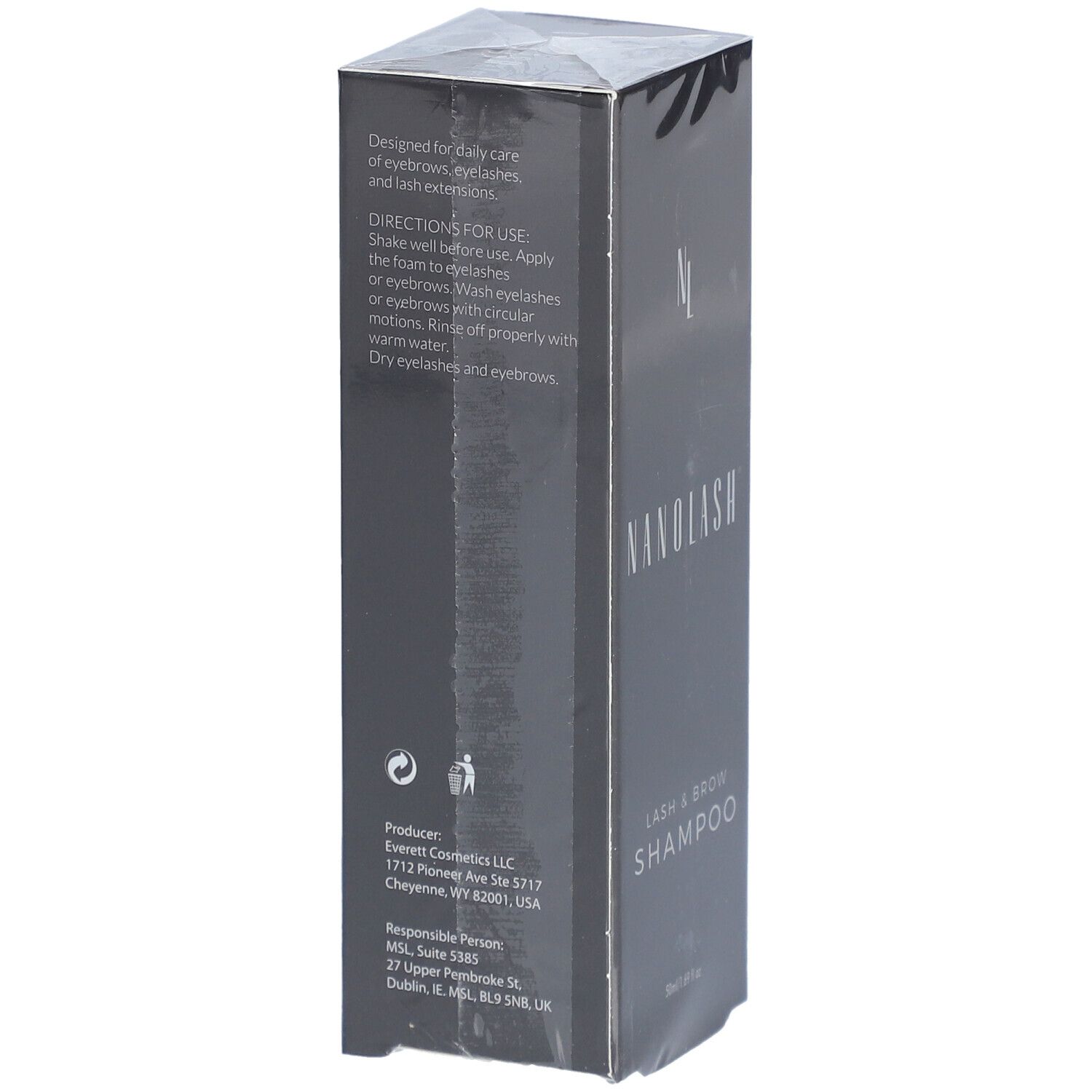 Rückseite der schwarzen Verpackung. Text mit Anweisungen und Herstellerinformationen. "NANOLASH" und "LASH & BROW SHAMPOO".