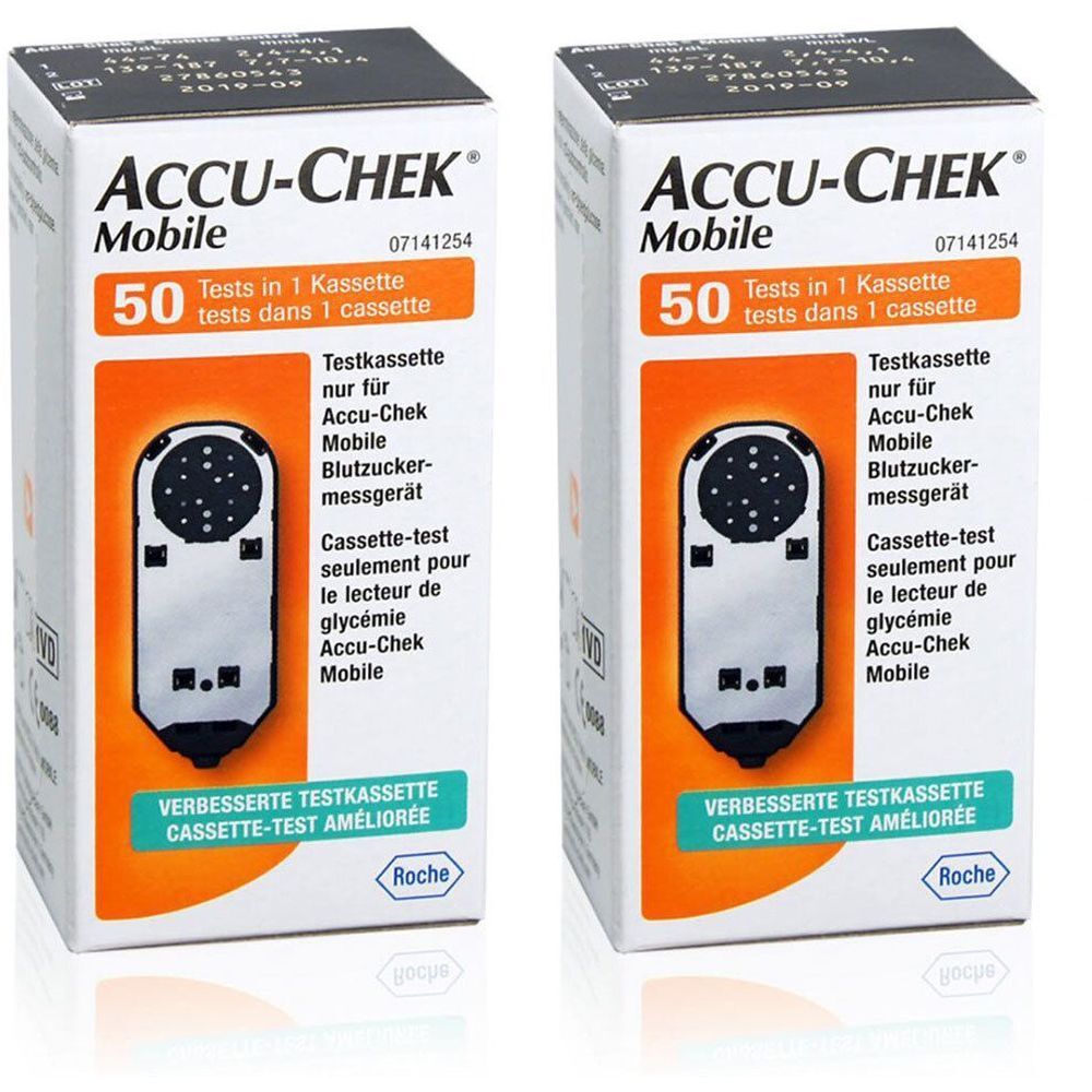 Zwei Packungen ACCU-CHEK Mobile Testkassetten. Weiße Kartons mit orangefarbenen und grünen Akzenten. Text: 50 Tests, Testkassette.