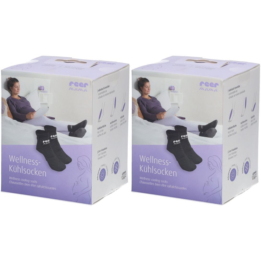 Zwei Produktverpackungen mit Wellness-Kühlsocken. Aufdruck: Frau im Bett, Socken, Logo, Produktname. Lila-weiße Verpackung.