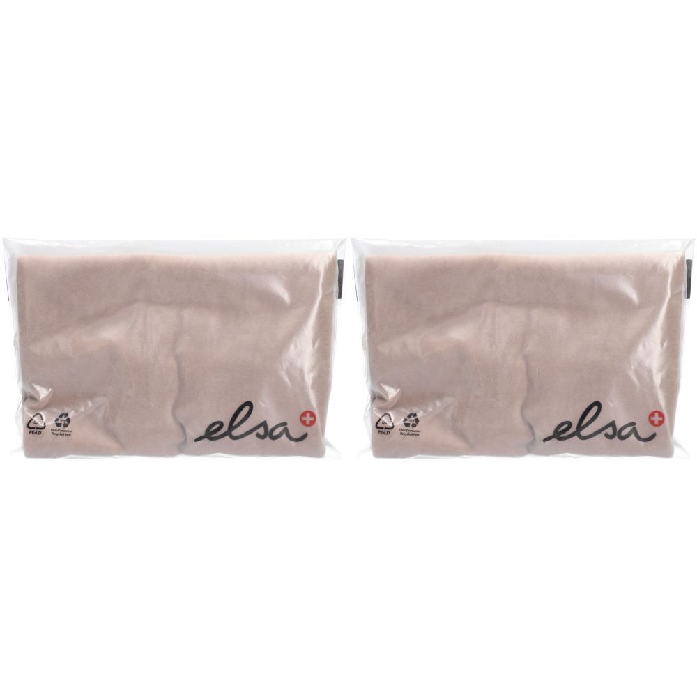 Zwei sandfarbene Kissenbezüge in Plastikverpackung. Aufdruck "elsa" mit rotem Kreuz. Recycling-Symbol.