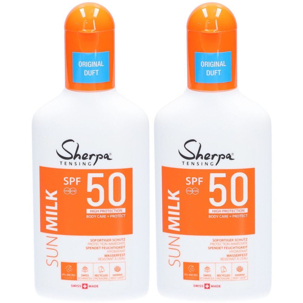 Zwei Flaschen SHERPA Tensing Körpermilch SPF 50. Weiße Flaschen mit orangefarbenen Etiketten und Deckeln. Text: SPF 50, SUN MILK, ORIGINAL DUFT.