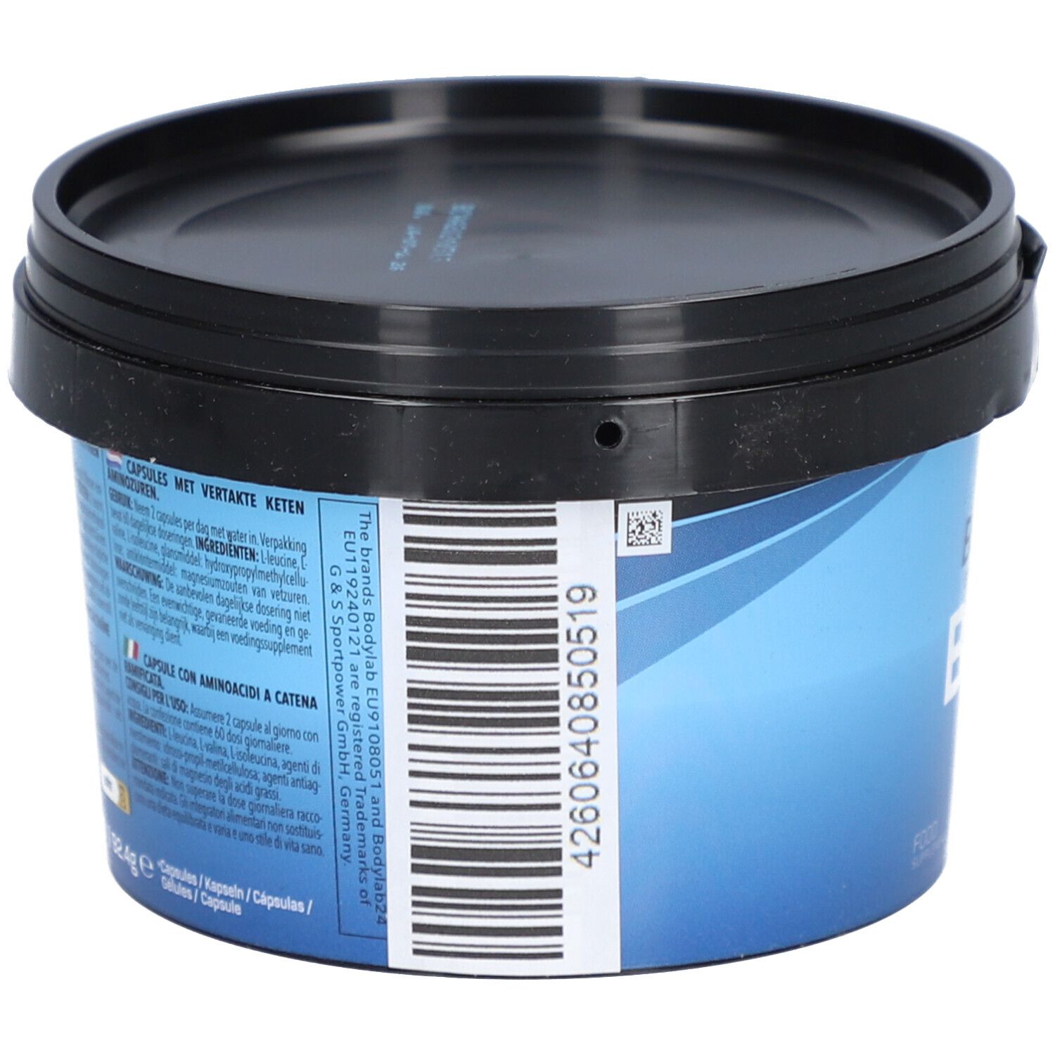 Blauer Behälter mit schwarzem Deckel. Barcode und Text auf der Seite. Enthält Kapseln mit verzweigten Ketten.