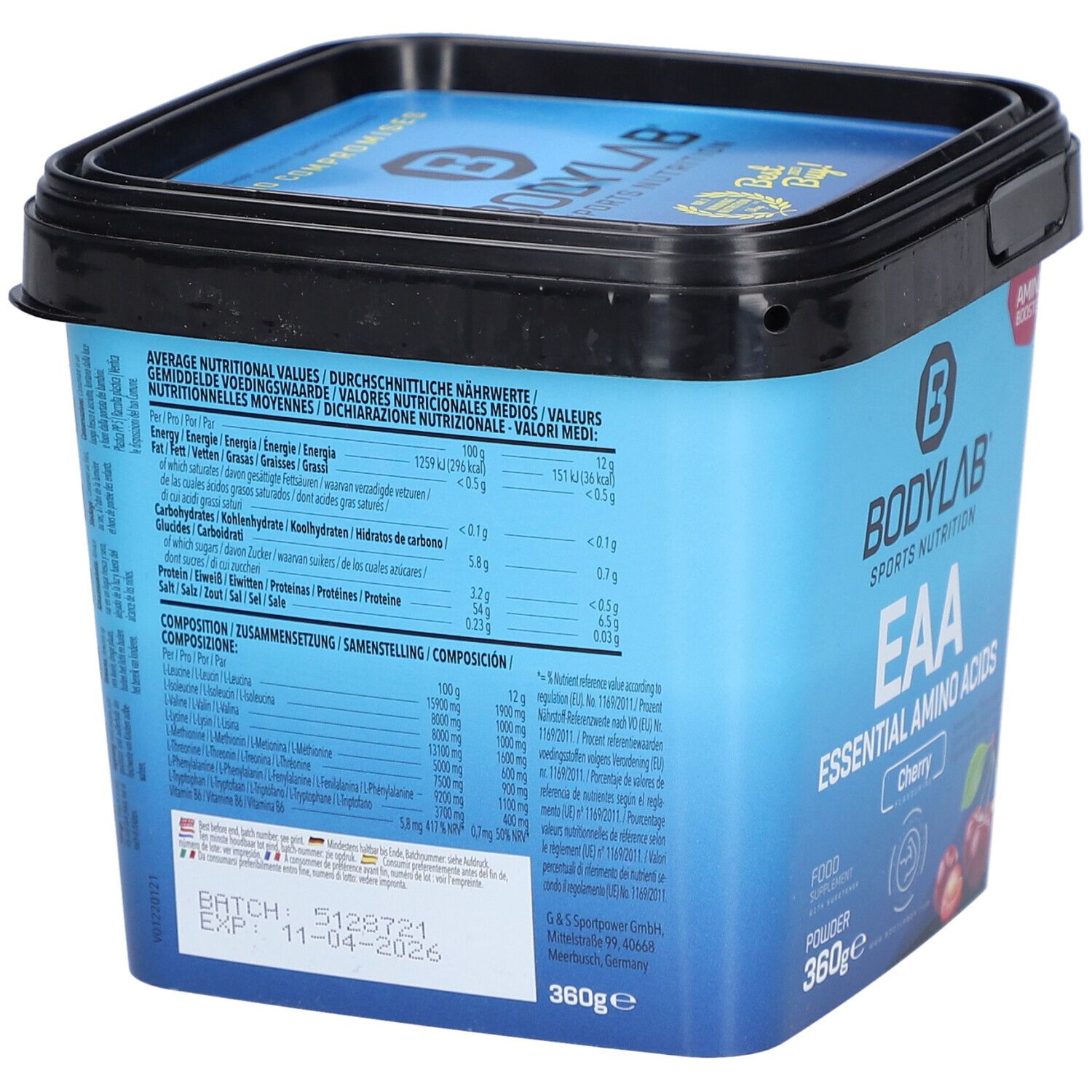 Rückseite des blauen Eimers mit schwarzen Deckel. Nährwertangaben und Inhaltsstoffe. Aufschrift: BODYLAB EAA Essential Amino Acids, Kirsche.