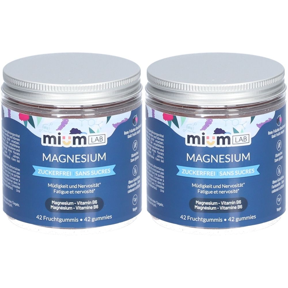 Zwei Dosen Magnesium-Nahrungsergänzungsmittel. Blaue Etiketten mit weißer Schrift. Aufschrift: Magnesium, zuckerfrei. Enthält 42 Fruchtgummis.