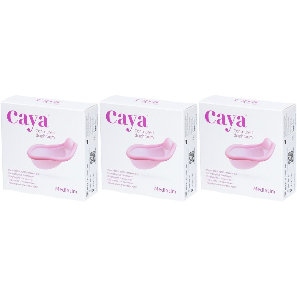 Trois boîtes blanches avec des diaphragmes roses. Chaque boîte porte les mentions "Caya" et "Contoured diaphragm".