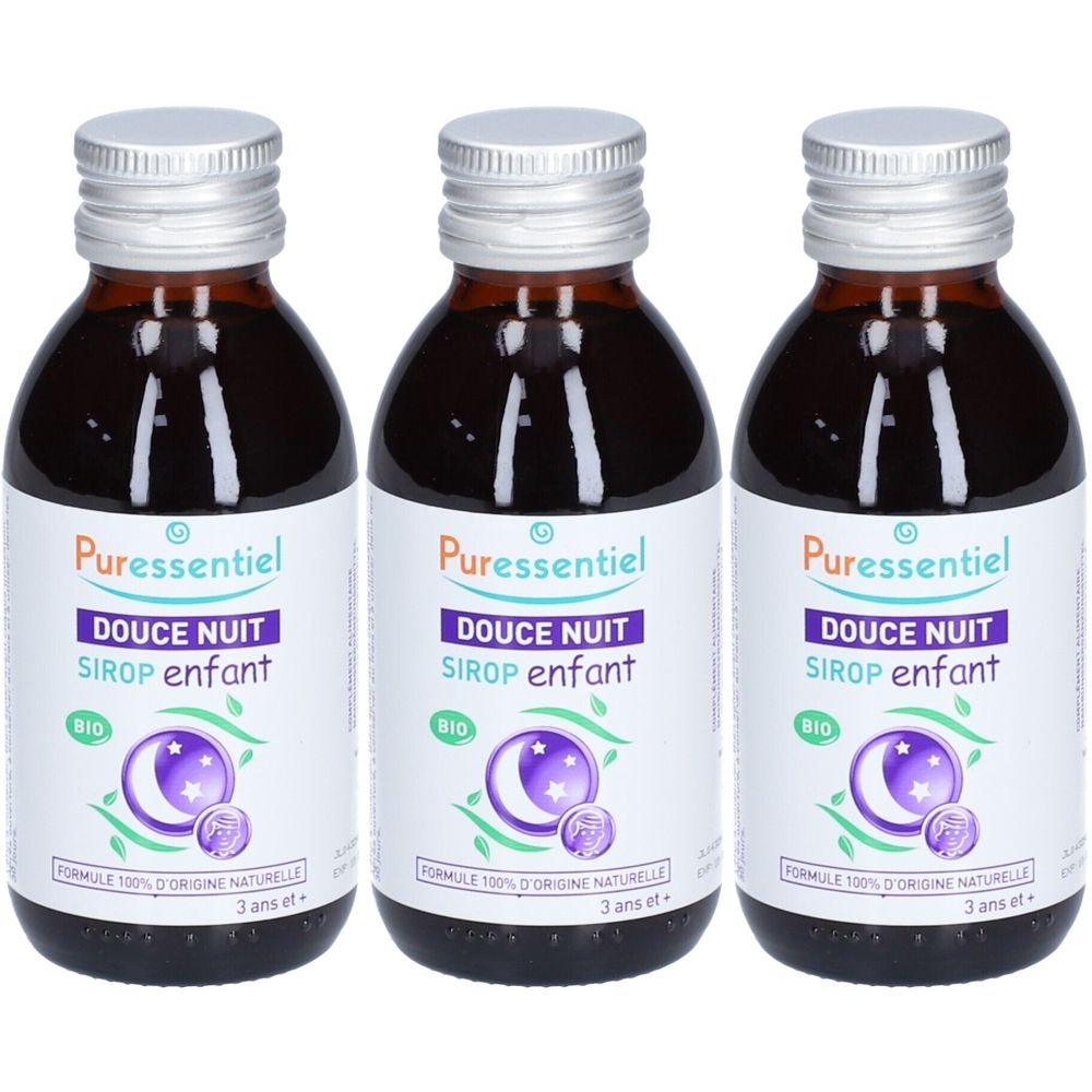 Trois flacons de sirop brun. Étiquettes avec texte: "Puressentiel DOUCE NUIT SIROP enfant BIO". Bouchons à vis argentés.