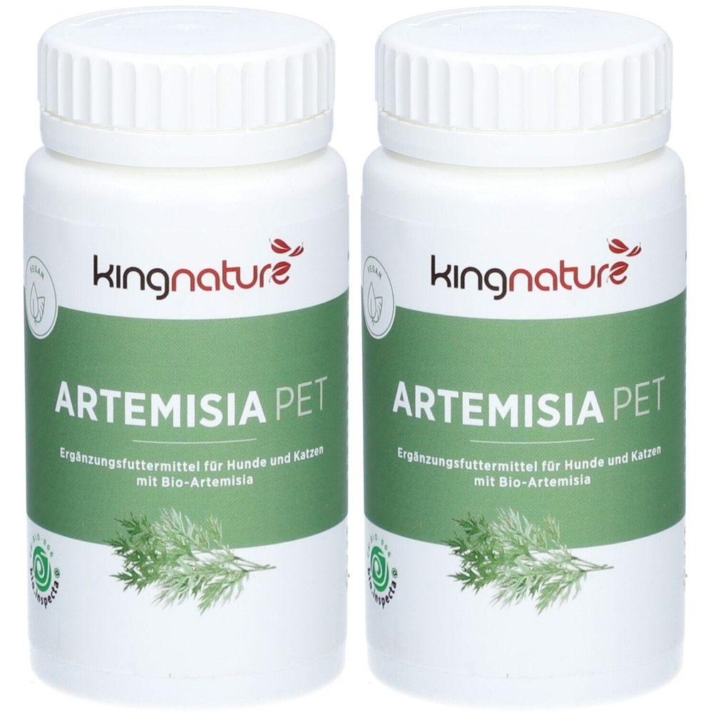 Zwei weiße Flaschen mit Schraubverschluss. Aufschrift: kingnature, ARTEMISIA PET. Ergänzungsfuttermittel für Hunde und Katzen mit Bio-Artemisia.