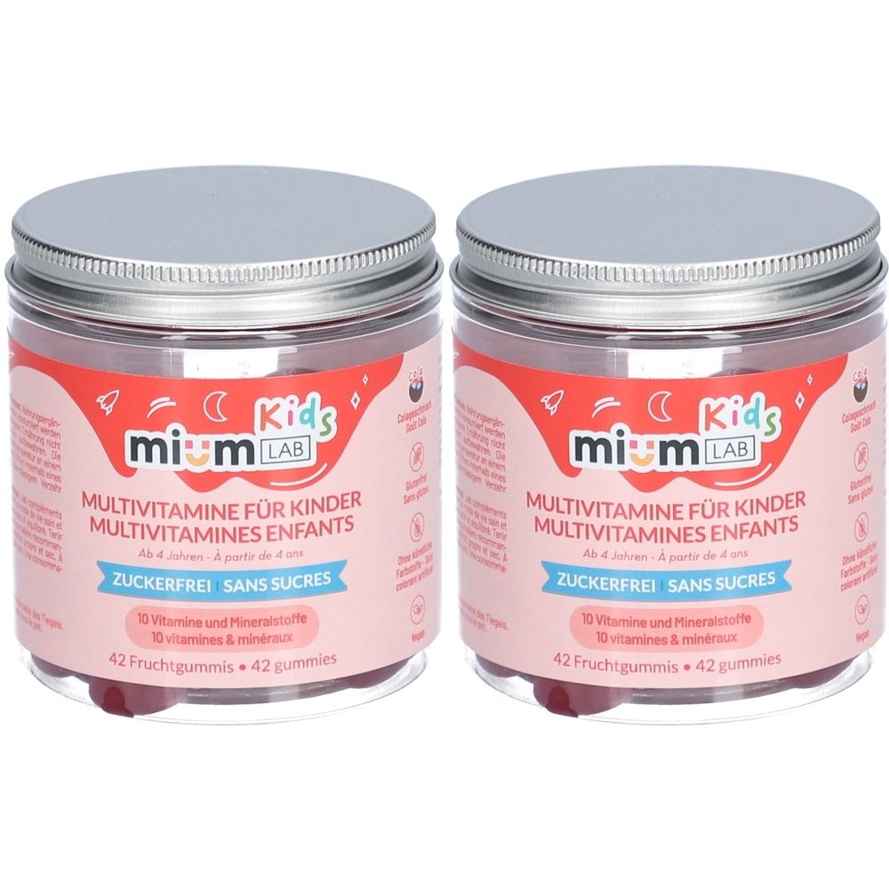 Zwei Gläser Miumlab Kids Multivitamine für Kinder. Rosa Etikett, silberner Deckel. Enthält 42 Fruchtgummis, zuckerfrei.