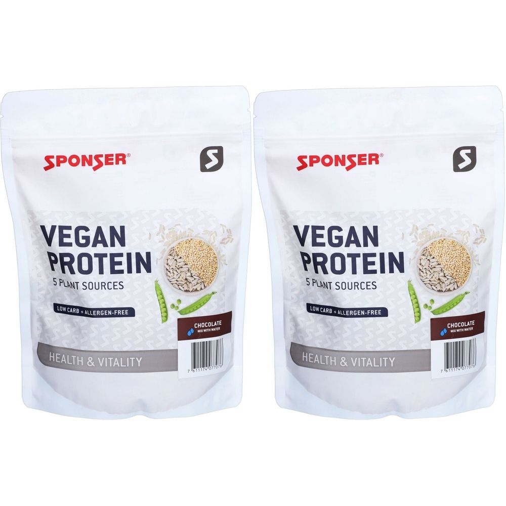 Zwei Beutel SPONSER Vegan Protein. Aufschrift: Vegan Protein, 5 Plant Sources, Low Carb, Allergen-Free, Health & Vitality. Schokoladen-Geschmack.