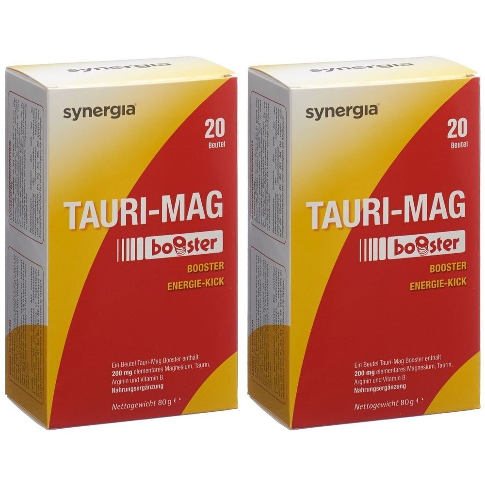 Zwei Kartons mit "TAURI-MAG Booster". Aufschrift "synergia" und "20 Beutel". Roter und gelber Hintergrund.