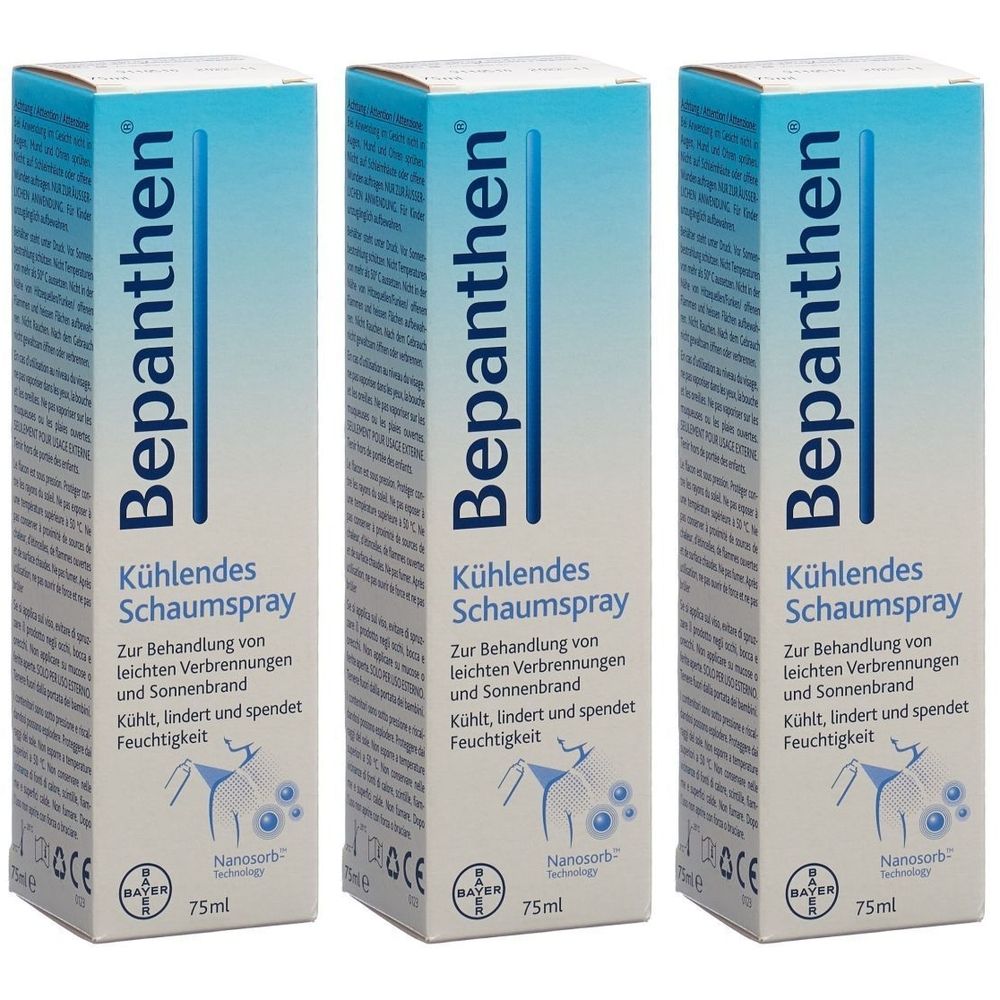 Drei Schachteln Bepanthen Schaumspray. Blaue und weiße Verpackung mit Produktinformationen und dem Logo. 75ml.