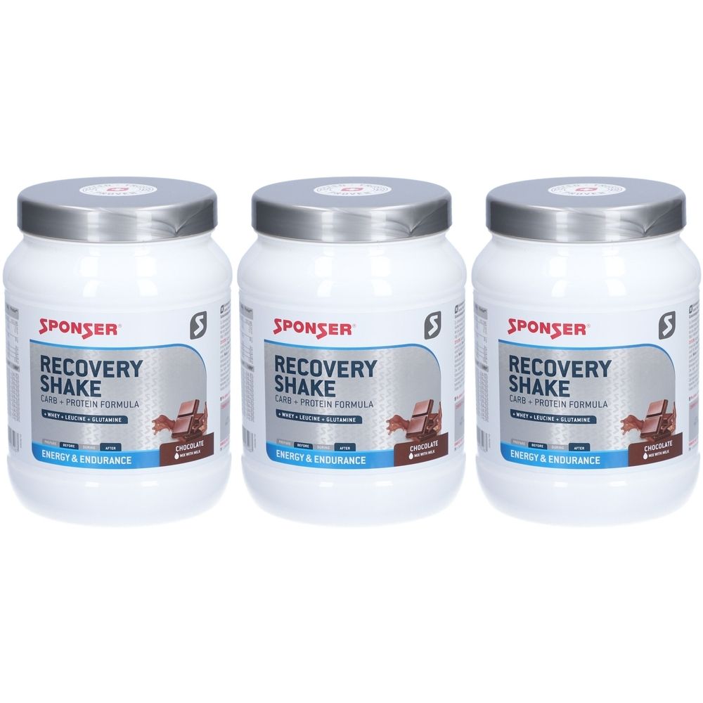 Drei weiße Dosen mit silbernen Deckeln. Aufschrift: SPONSER RECOVERY SHAKE, Carb + Protein Formula. Mit Schokoladen-Abbildung.