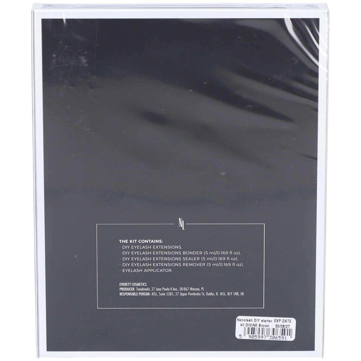Rückseite der Verpackung. Text: "THE KIT CONTAINS". Auflistung der enthaltenen Produkte. Barcode und Haltbarkeitsdatum.