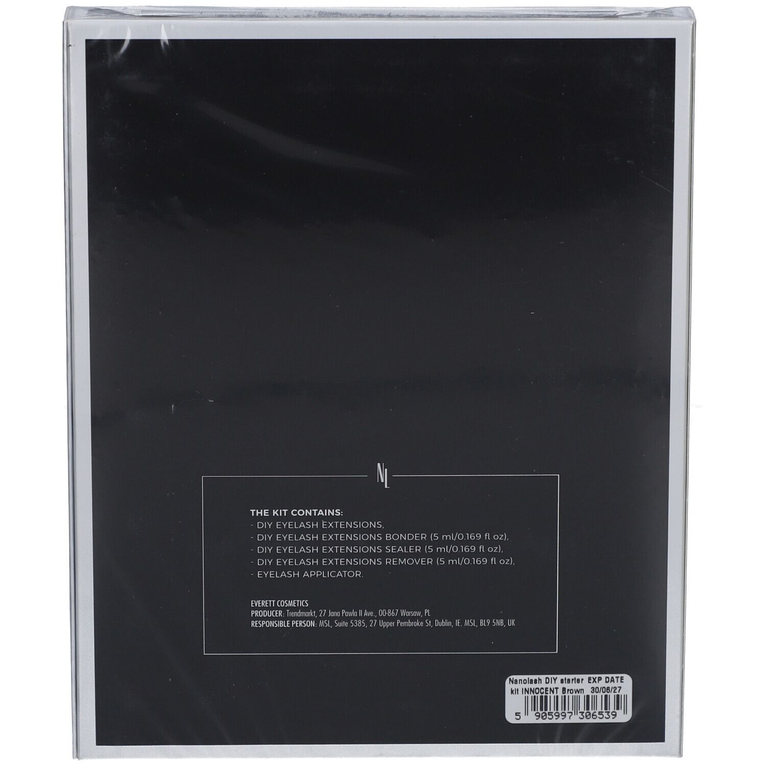 Rückseite der NANOLASH® Starter Kit Verpackung. Text: THE KIT CONTAINS, Auflistung der Inhalte. Herstellerinformationen und Haltbarkeitsdatum.