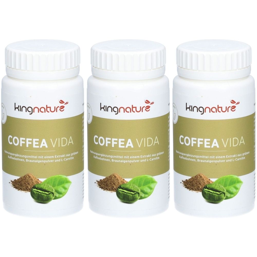 Drei weiße Flaschen mit dem Aufdruck "COFFEA VIDA". Darunter grüne Blätter und Kaffeepulver.