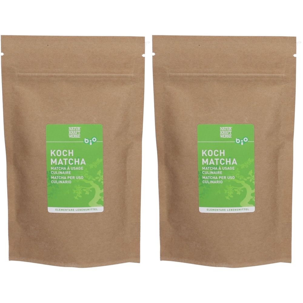 Deux sachets bruns avec une étiquette verte. L'étiquette indique "KOCH MATCHA" et d'autres informations. Certification biologique.