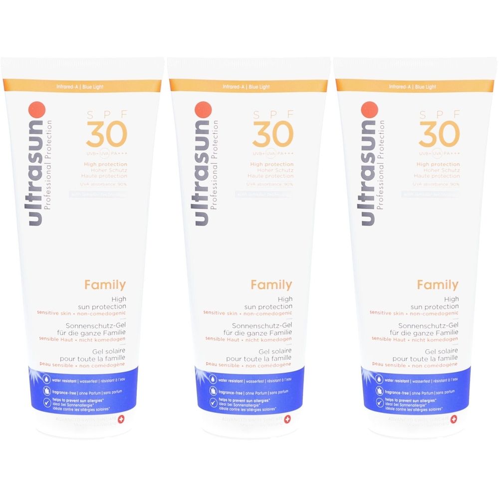 Drei Tuben Sonnencreme. Weiß, mit orangefarbenen und blauen Akzenten. Aufschrift: ultrasun, SPF 30, Family.