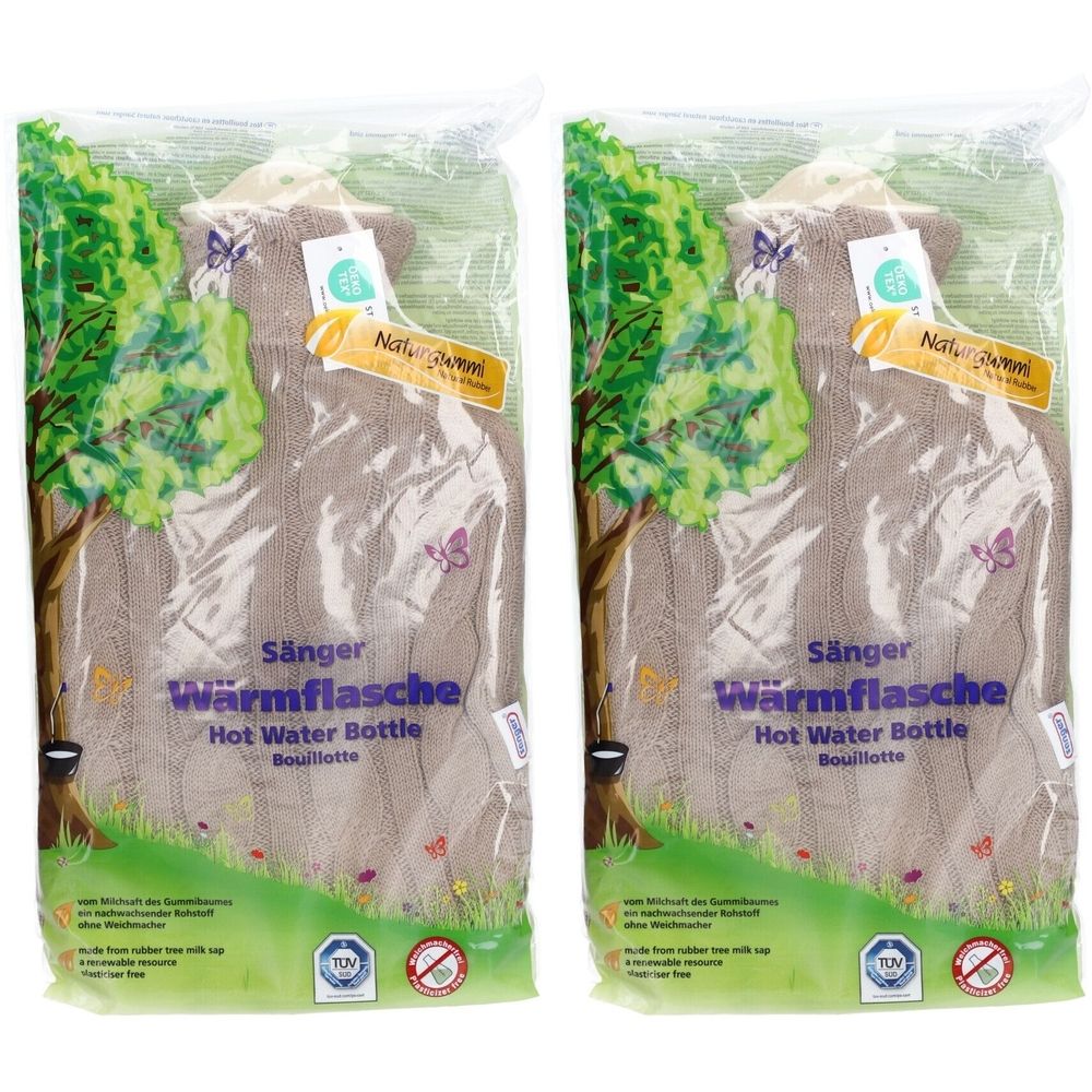 Zwei Wärmflaschen in Folienverpackung. Aufdruck: Sänger Wärmflasche, Hot Water Bottle. Mit Baum- und Schmetterlingsmotiv.