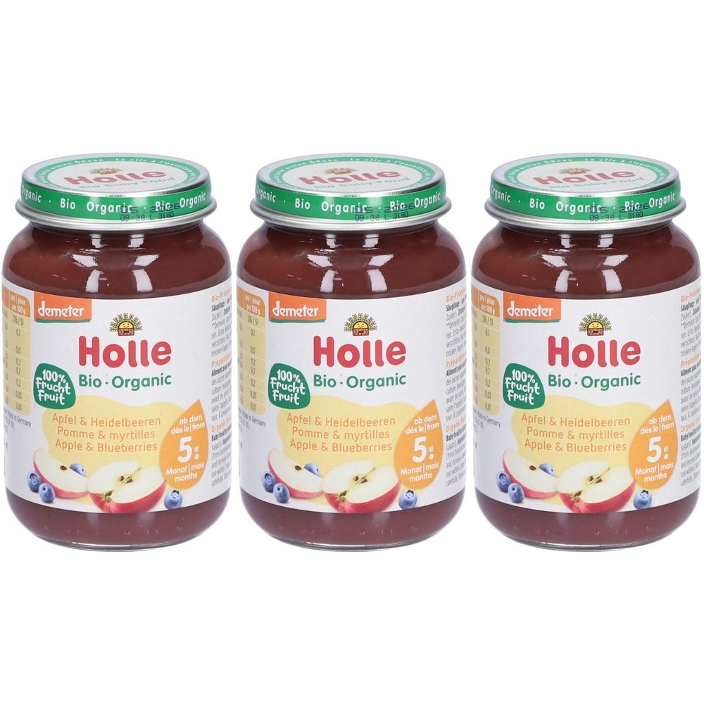 Drei Gläser Holle Bio-Organic Apfel & Heidelbeere. Gläser mit Schraubverschluss, Etikett mit Produktinformationen und Demeter-Siegel.