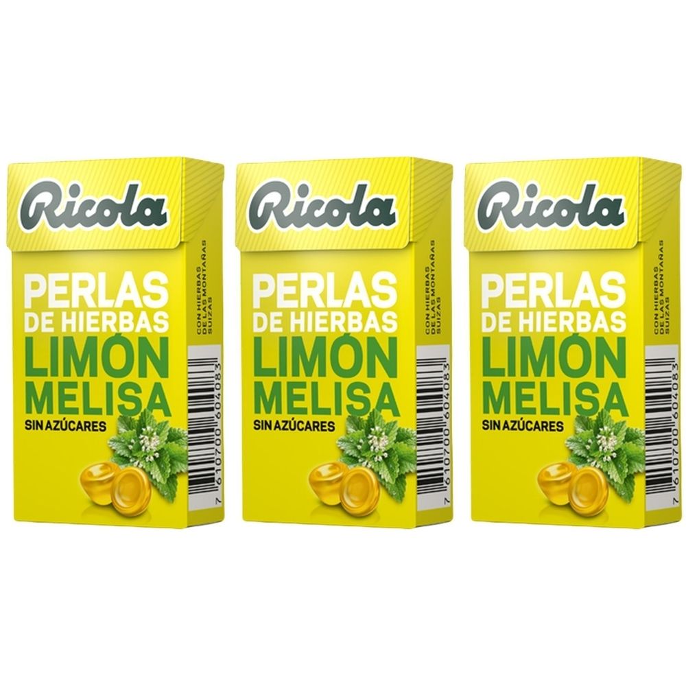 Drei gelbe Schachteln mit "Ricola"-Logo. Aufschrift: "PERLAS DE HIERBAS LIMON MELISA SIN AZÚCARES". Abbildung von Kräutern und Bonbons.