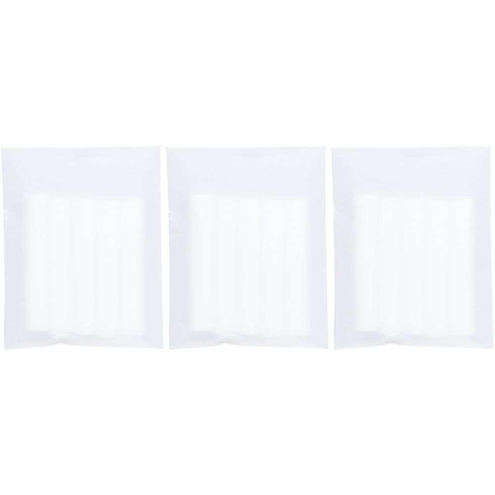 Trois sachets blancs rectangulaires côte à côte. Les sachets sont opaques et ont une surface lisse.