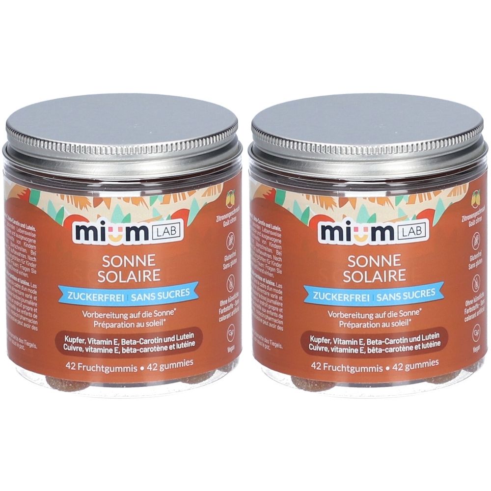 Deux pots de gummies "mi m LAB SONNE SOLAIRE". Couvercles argentés, étiquettes marron avec texte bleu. "Sans sucres" et "42 gummies" sont visibles.
