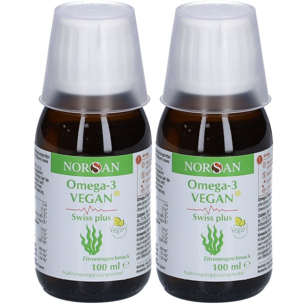 Zwei Flaschen NORSAN Omega-3 Vegan Algenöl. Braune Glasflaschen mit weißem Deckel. Aufschrift: Omega-3 Vegan, Zitronengeschmack, 100 ml.