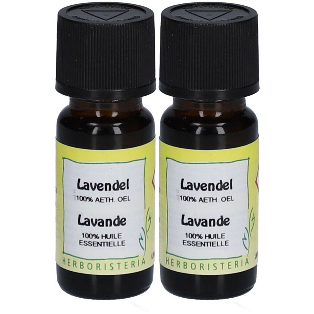 Zwei kleine braune Glasflaschen mit schwarzem Deckel. Auf den Etiketten steht "Lavendel" und "HERBORISTERIA".