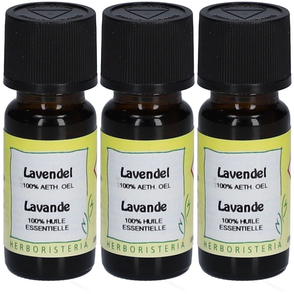 Drei kleine braune Glasflaschen mit schwarzem Deckel. Auf den Etiketten steht "Lavendel", "100% AETH. OEL" und "Lavande". Der Markenname ist "HERBORISTERIA".