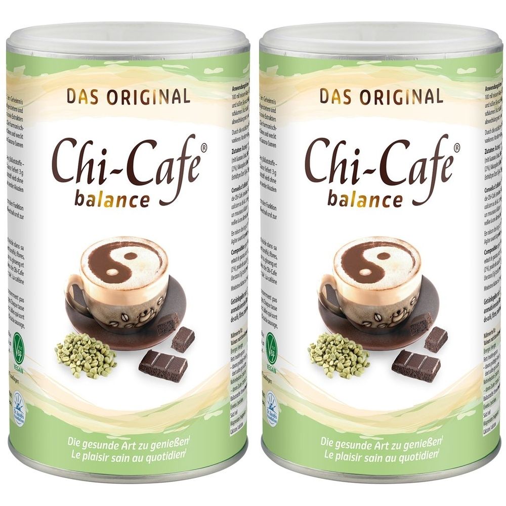 Zwei Dosen Chi-Cafe balance. Aufschrift: Das Original. Abbildung einer Tasse Kaffee mit Yin-Yang-Symbol. Grün-weiße Verpackung.